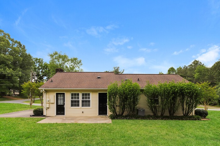 Building Photo - 2861 Spangenberg Rd