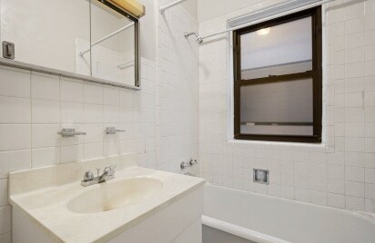 Building Photo - 1309 Oak Ave