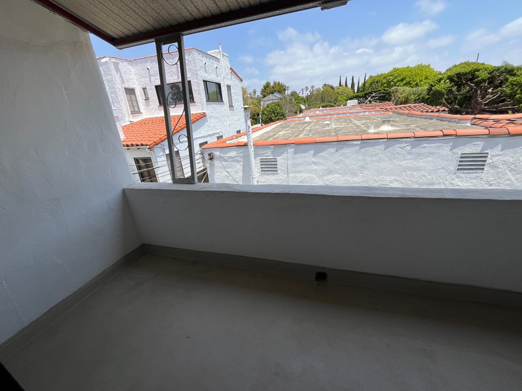 Outside balcony - 1617 California Ave