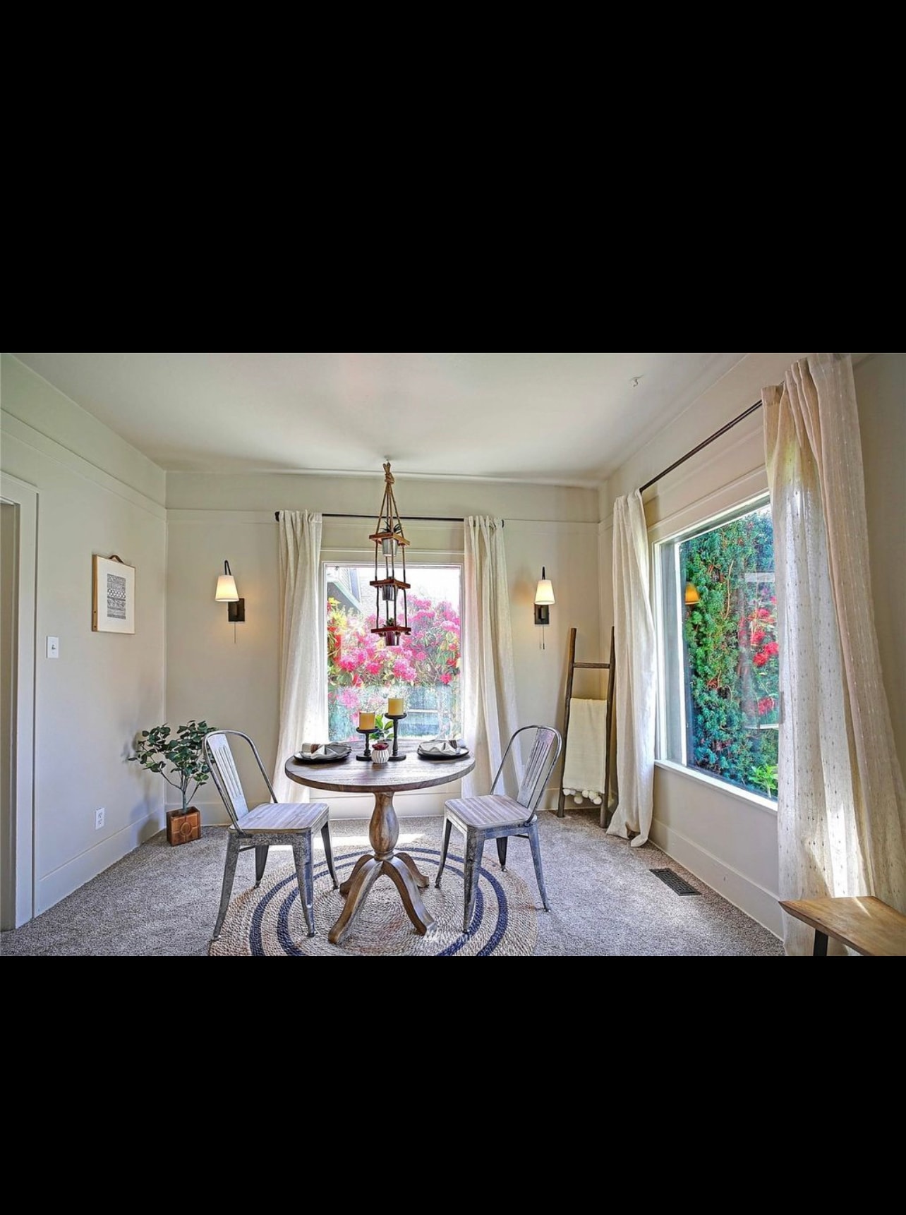 Living room - 2503 Lombard Ave
