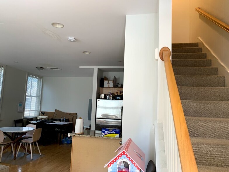 Building Photo - 110 Second St