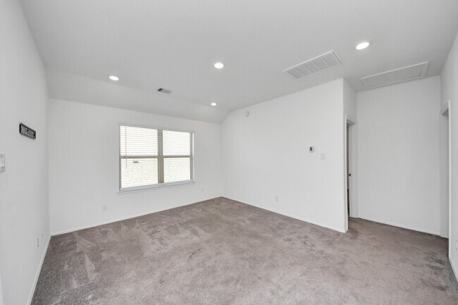 Building Photo - 24063 Hawthorn Lks Dr