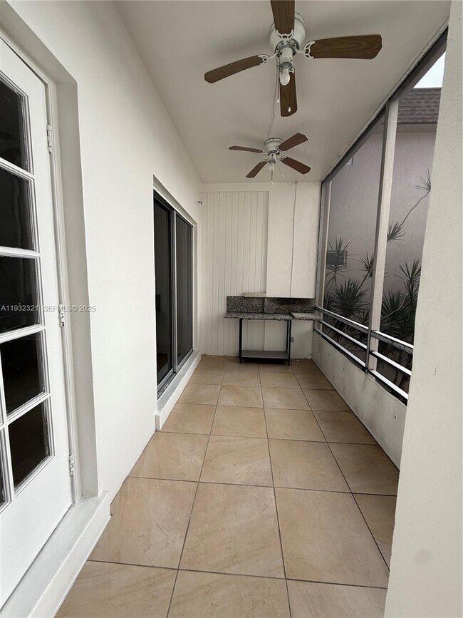 Building Photo - 2431 SW 82nd Ave