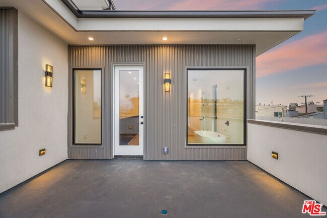 Building Photo - 1649 Selby Ave