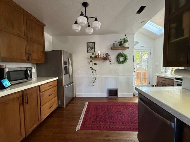 Building Photo - Beautiful 4 Bedroom Home