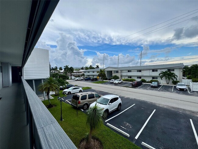 Building Photo - 2801 NE 33rd Ct