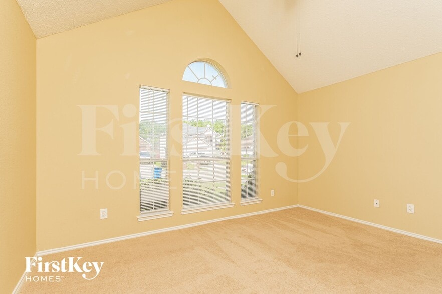 Building Photo - 137 Sequoia Rd