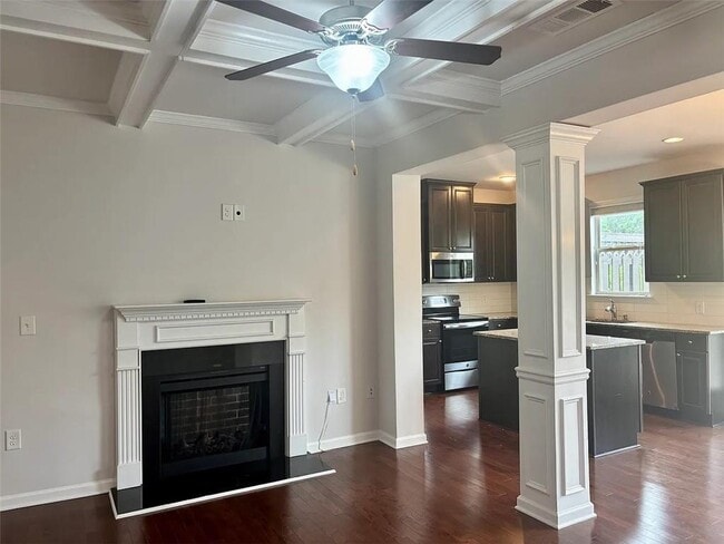 Building Photo - 1700 Paxton Dr SW