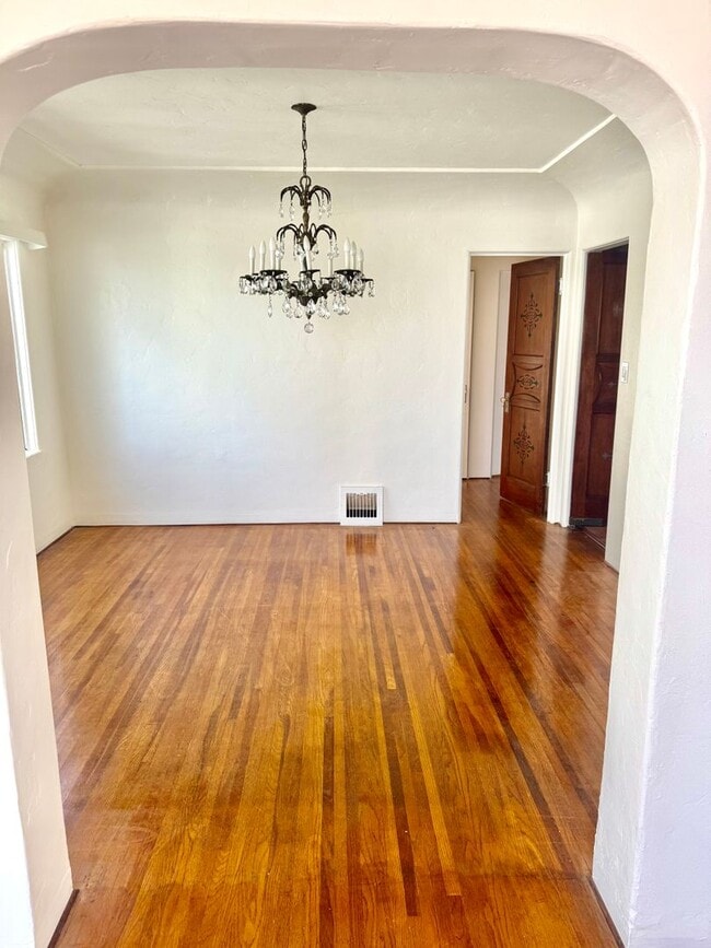 Building Photo - Stunning 2 story home with Spanish style a...