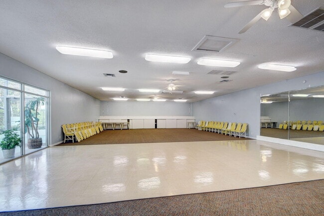 Building Photo - 300 Waterway Dr S