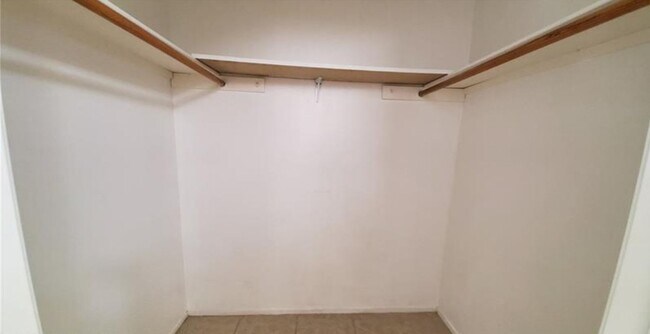 Building Photo - Stylish Loft Condo with Spacious Backyard