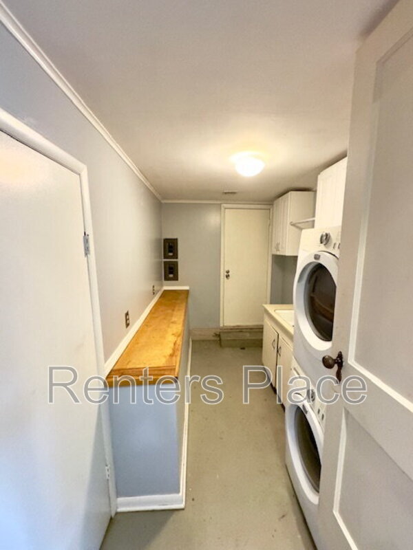 Building Photo - 2127 S Delaware Ct