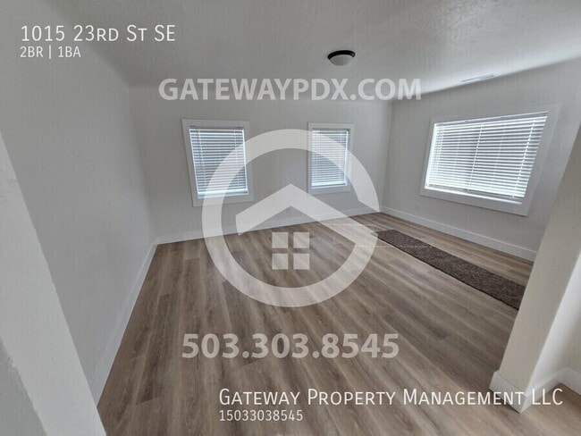 Building Photo - 1015 23rd St SE