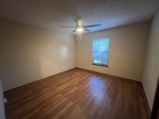 Building Photo - Pensacola - Windermere - 3 Bedroom, 2 Bath...