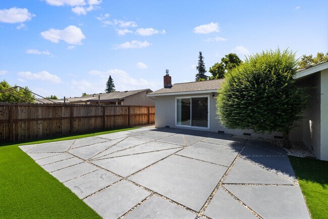 Building Photo - Updated 4 Bedroom 2 Bath North Napa Home