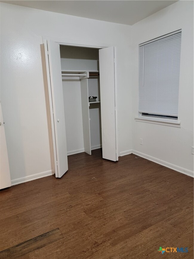 Building Photo - 604 S 11th St