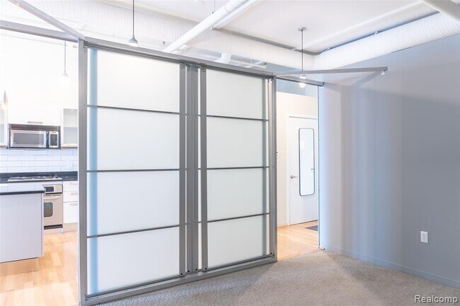 Building Photo - 100 N Center St