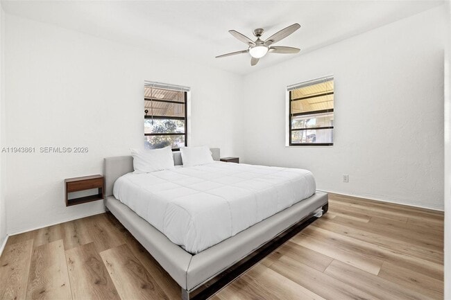 Building Photo - 206 SE 5th St