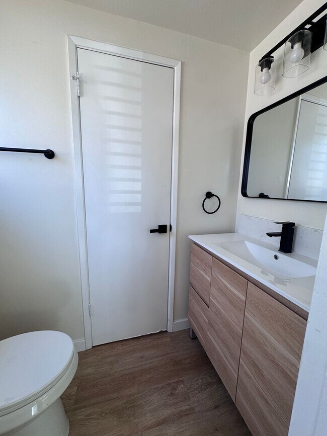 Building Photo - Remodeled 3 bedroom in Sylmar