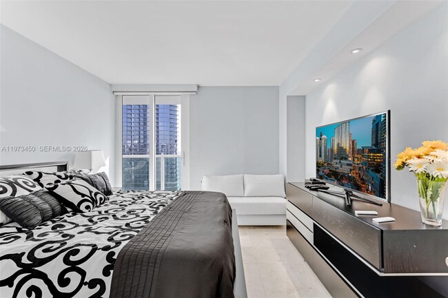 Building Photo - 100 Bayview Dr