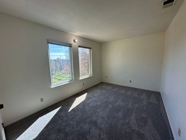 Building Photo - Gorgeous Multilevel 4 Bedroom 2.5 Bathroom...