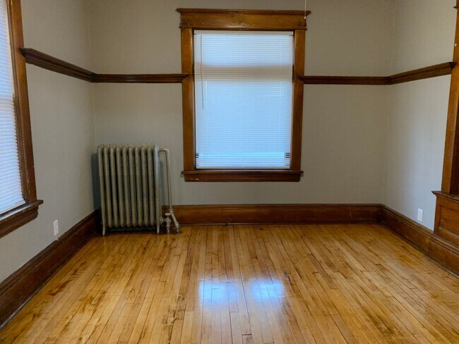Building Photo - 3 bedroom 1 bath house in St. Paul!