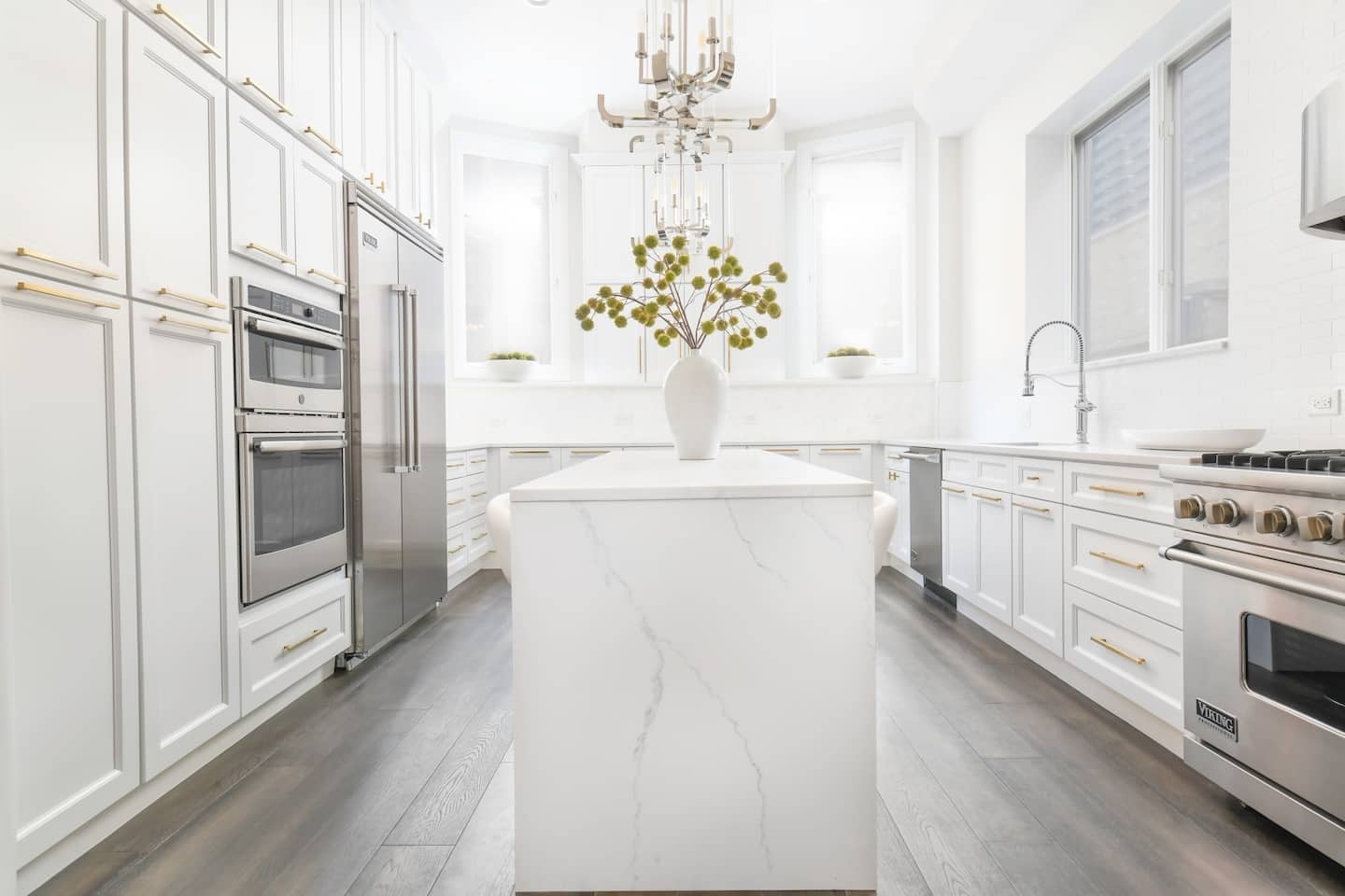 Building Photo - 32 E Bellevue Plz