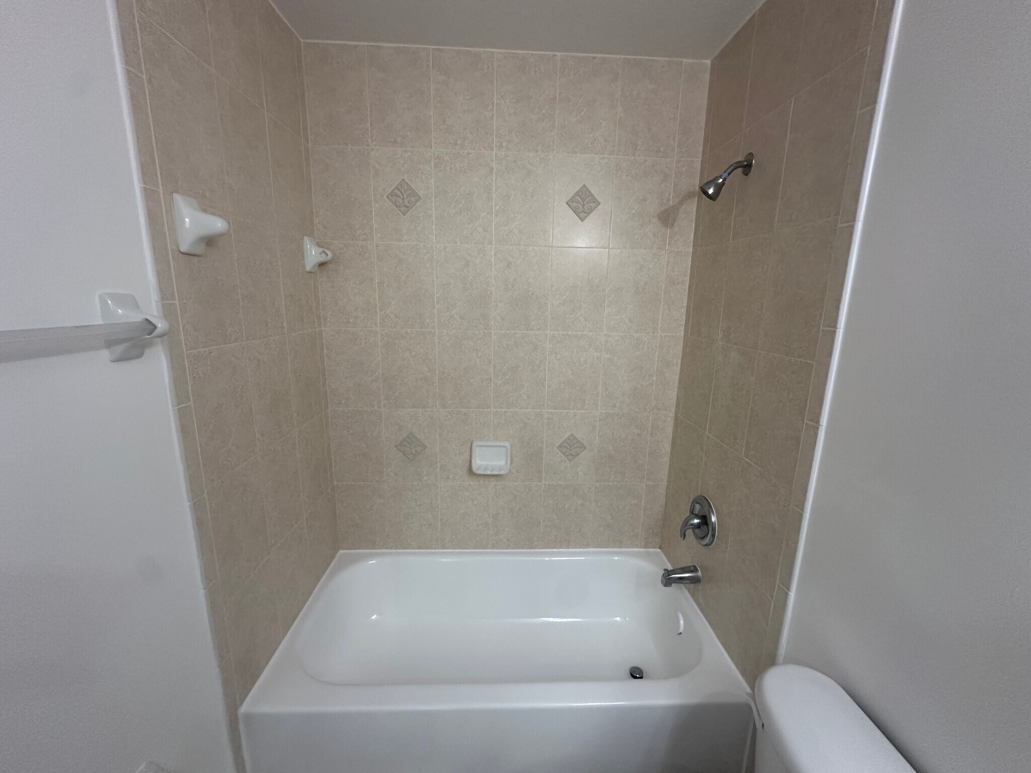 Building Photo - 1712 SE 31st Ct