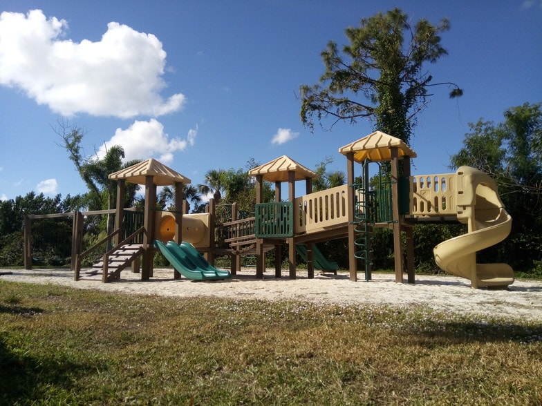 Building Photo - 8215 Ibis Club Dr