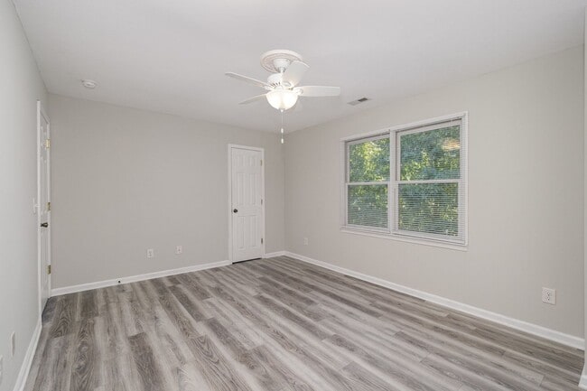 Building Photo - 311 E Montcastle Dr
