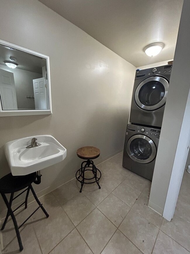 Building Photo - CHRISTMAS SPECIAL!! RURAL Single family home!