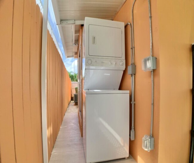 Building Photo - 6411 W 22nd Ct