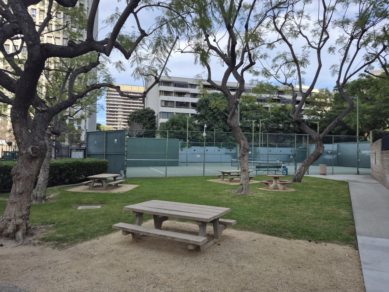 Building Photo - 800 W 1st St