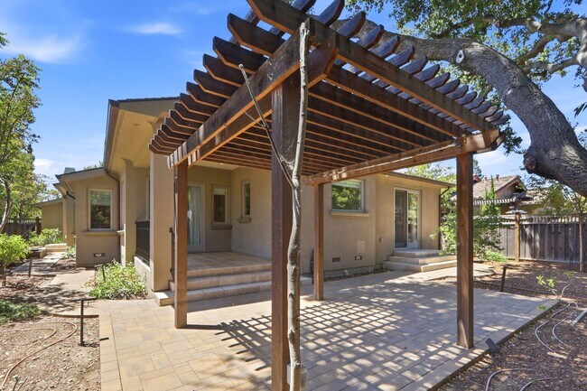Building Photo - Beautiful 4-Bedroom 3.5-Bathroom Los Gatos Home
