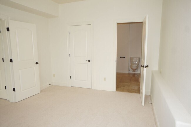 Building Photo - Exquisite NW Portland 4 bedroom with panoramic views
