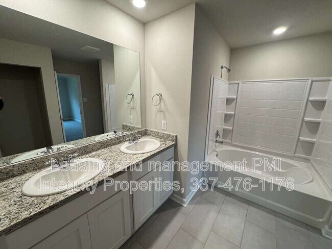 Building Photo - 325 White Pine Dr