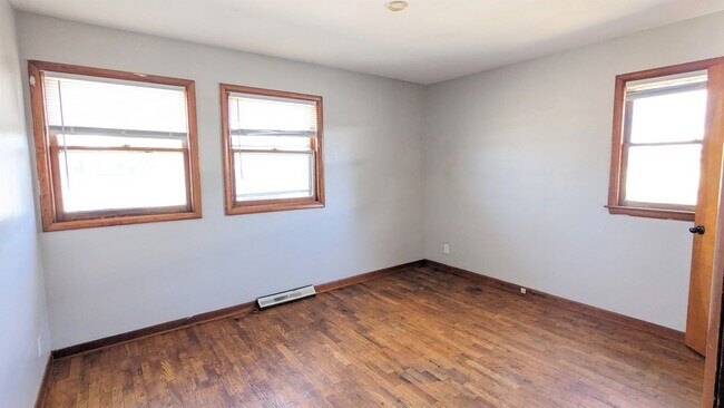 Building Photo - 4505 E Apple Ave