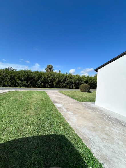 Building Photo - 720 East Harbor Dr S