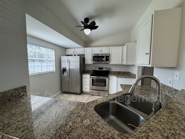 Building Photo - 4343 Belladonna Ave