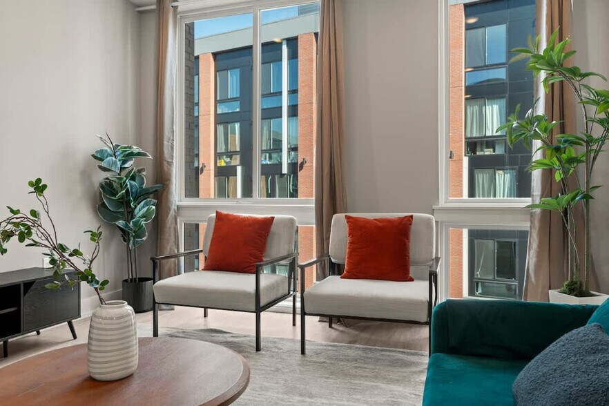 Building Photo - 901 Canal St