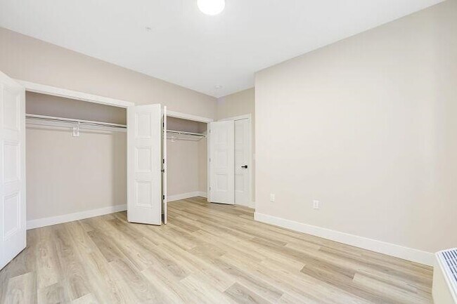 Building Photo - 304 61st St