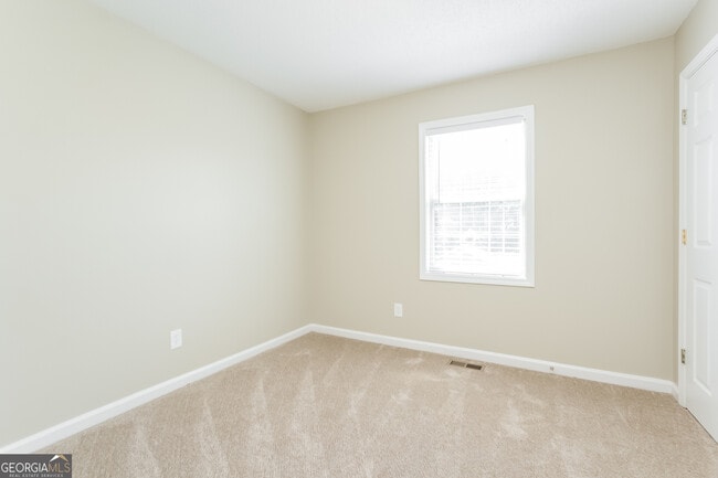 Building Photo - 219 Hampton Dr