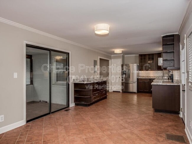 Building Photo - 1201 Seneca Pl