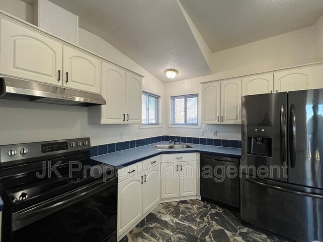 Building Photo - 2516 15th St S