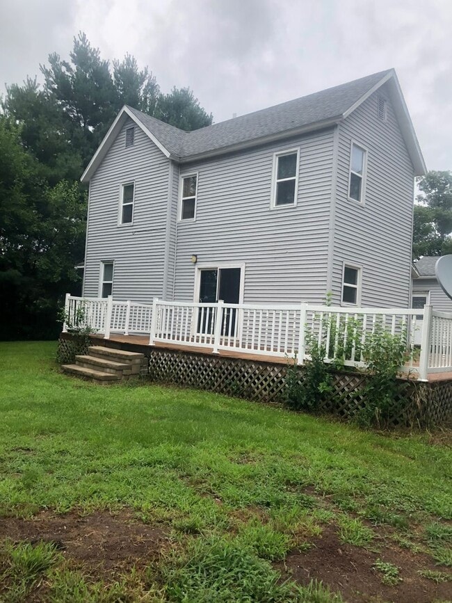 Building Photo - Adorable Rural Home in Rochester School District!