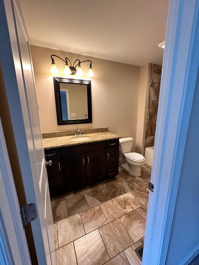 Building Photo - 2173 Versailles Dr