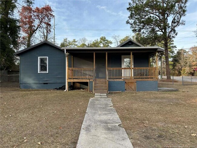 Building Photo - 413 Country Club Dr