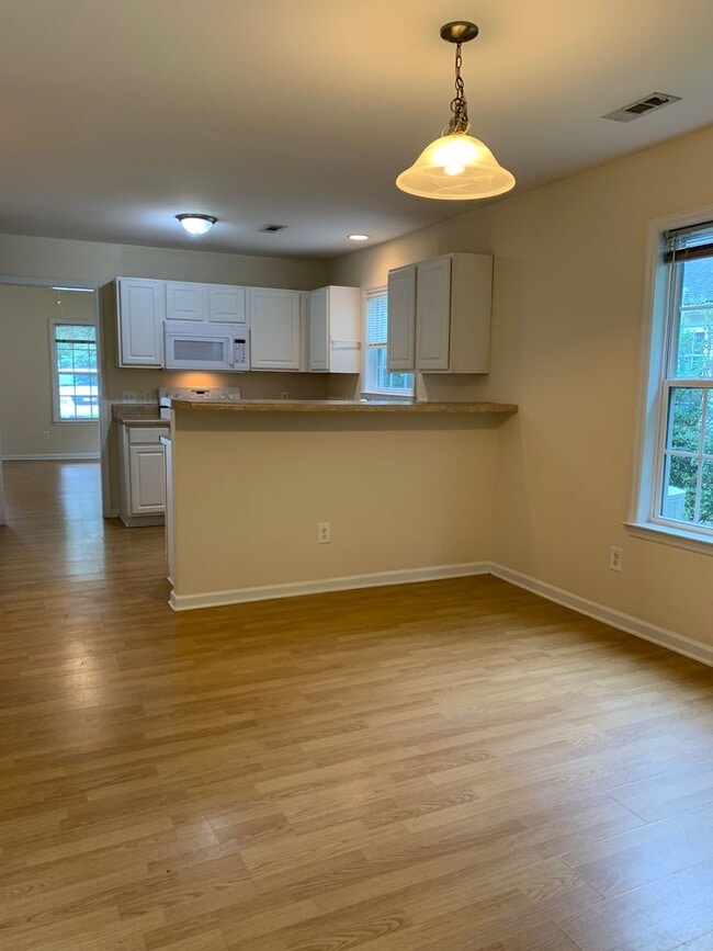 Building Photo - $500 OFF 1ST MONTHS RENT! Lawncare INCLUDED! 3 Bedroom, 2 Bath House