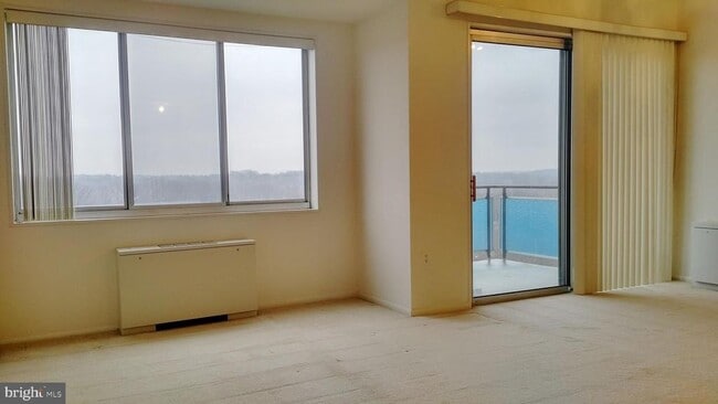 Building Photo - 10401 Grosvenor Pl