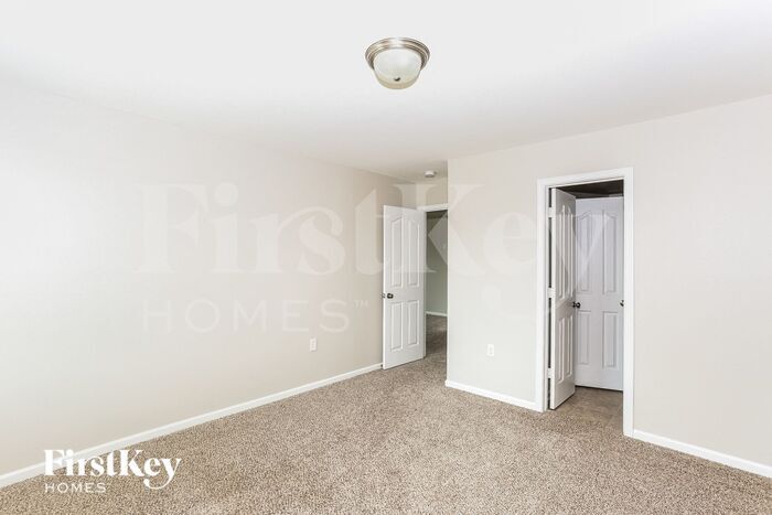Building Photo - 2885 Village Center Dr
